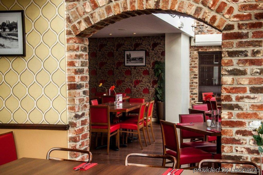 The Bridge Hotel Chertsey Exterior photo