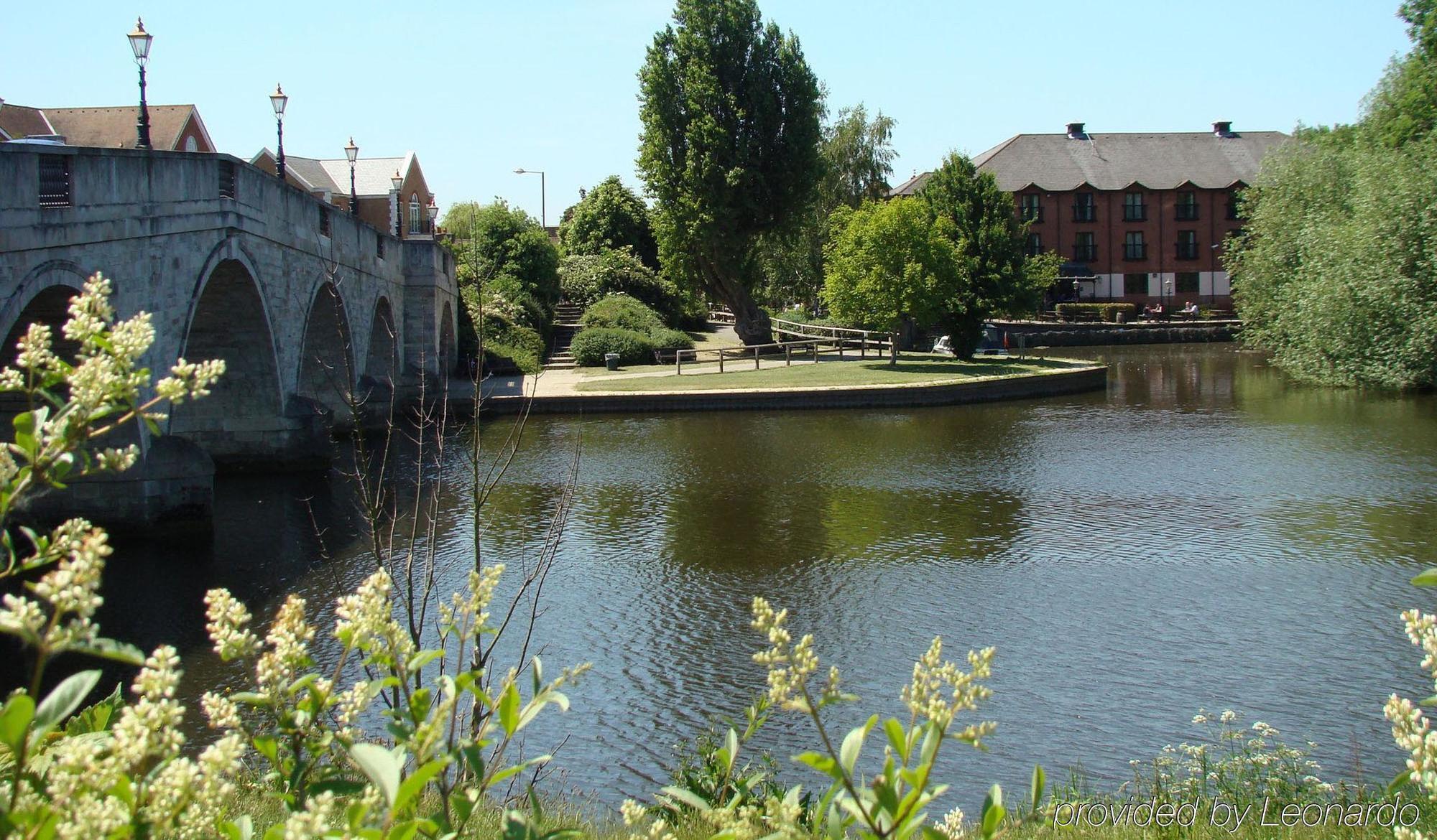 The Bridge Hotel Chertsey Exterior photo