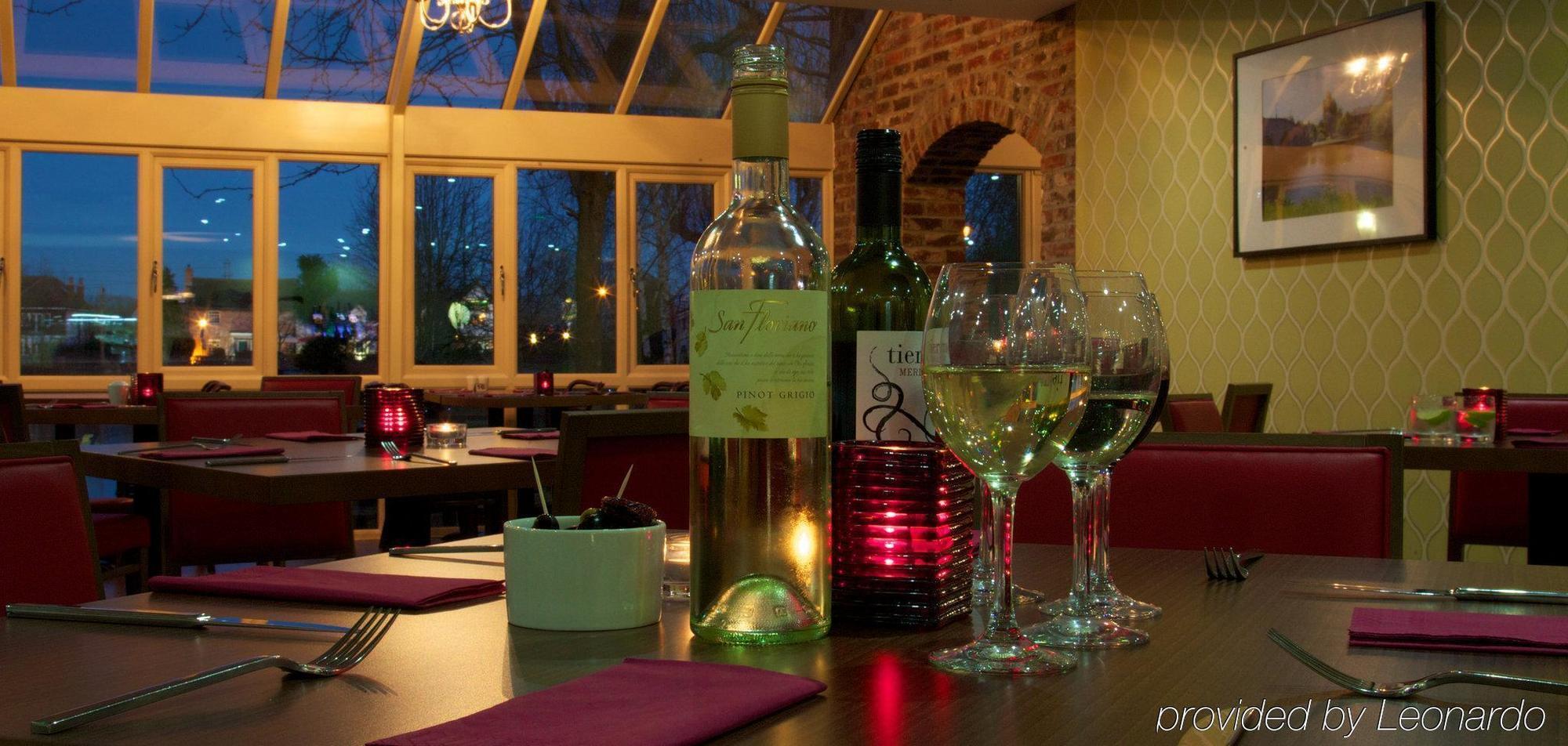 The Bridge Hotel Chertsey Restaurant photo