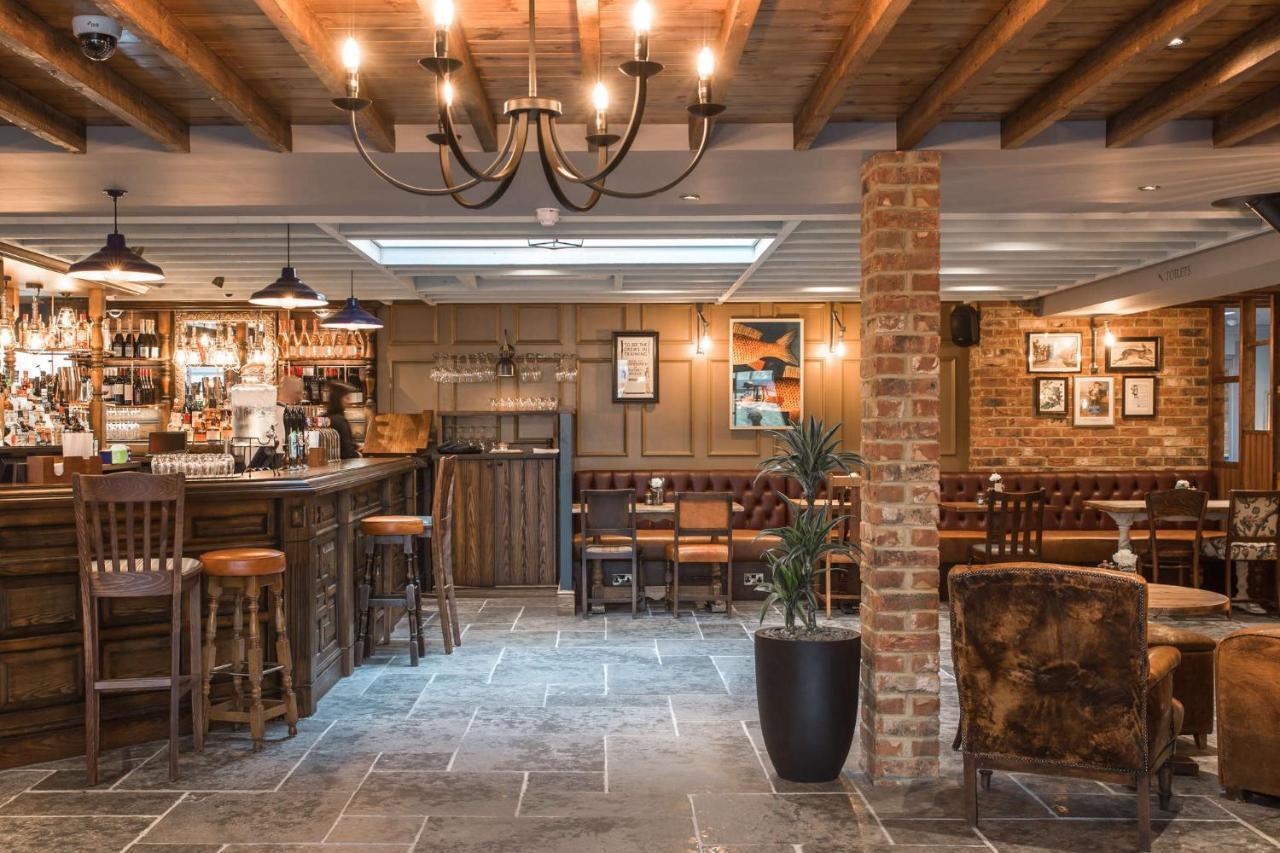 The Bridge Hotel Chertsey Exterior photo